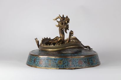 Chine Imposant vase couvert en bronze cloisonné...