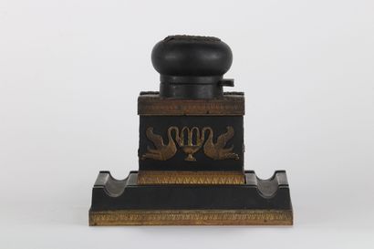 Encrier en bronze à deux patines Empire d'époque
Région:...