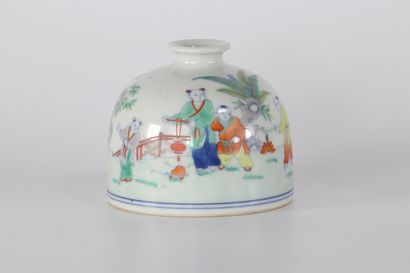 Vase Doucai à décor de jeux d'enfants marque...
