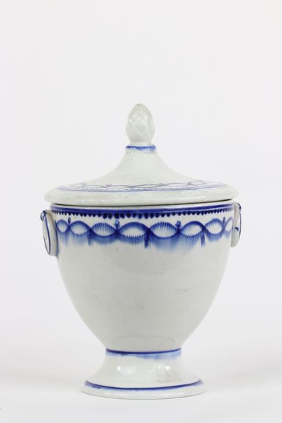 Tournai porcelaine sucrier à décor de guirlande...