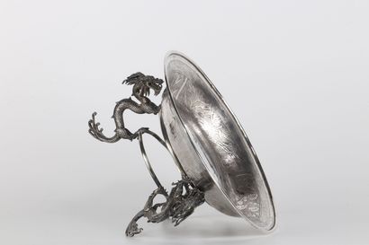 Coupe sur pied en argent chine à décor de...