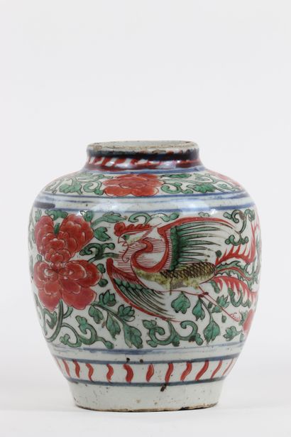 Chine, XVIIe, potiche en porcelaine à décor...
