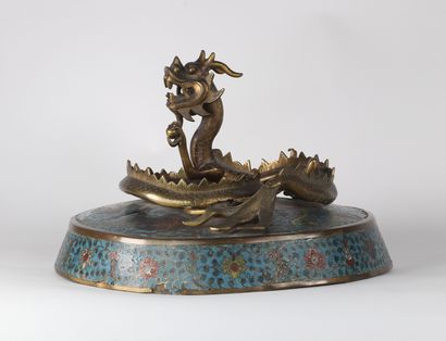 Chine Imposant vase couvert en bronze cloisonné...