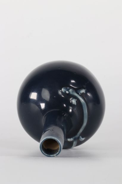 Vase en porcelaine de chine décor d'un dragon
Région:...