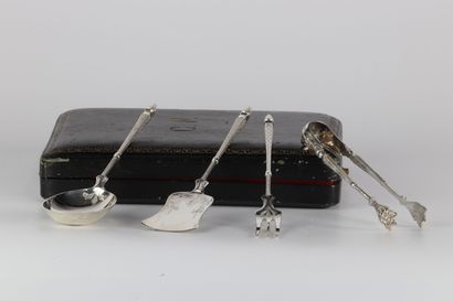 Coffret de couverts en argent orfèvre L Lapar...