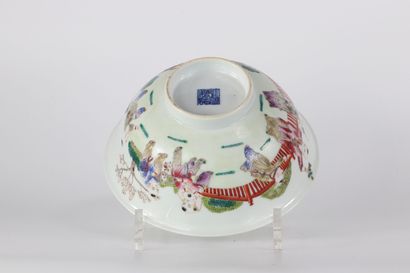 Bol en porcelaine de chine à décor d'enfants...