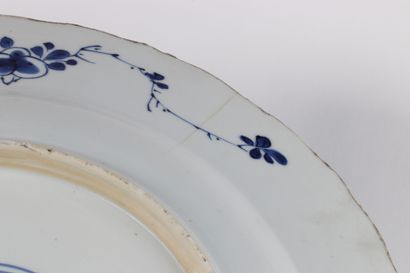 Grand plat chine époque Kangxi blanc bleu...