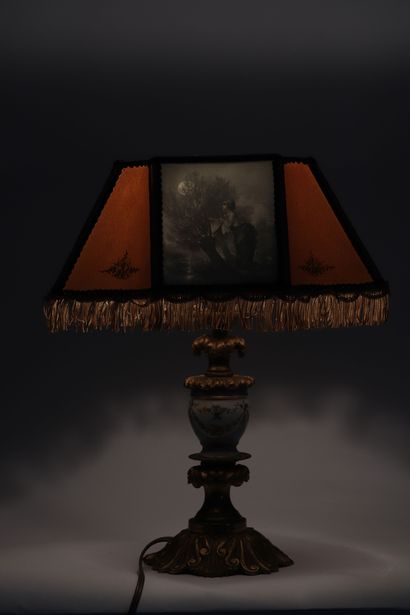 Lampe lithophanie pied en porcelaine et bronze...