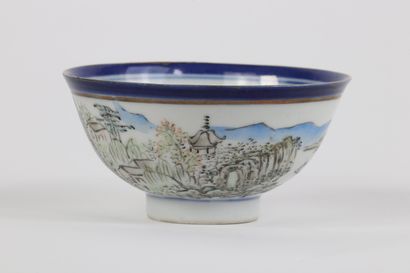 Petit bol porcelaine de chine époque république
Région:...