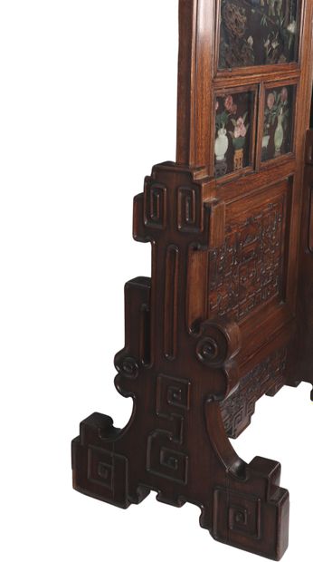Chine écran en bois sculpté avec incrustations...