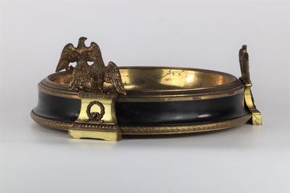 Milieu de table empire en bronze doré surmonté...