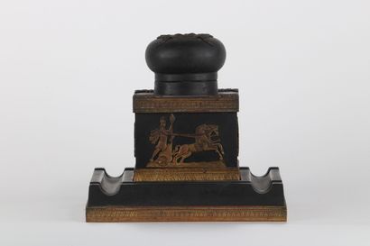 Encrier en bronze à deux patines Empire d'époque
Région:...