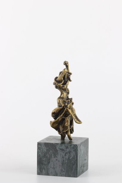 Salvador Dali Carmen. Bronze à patine doré...