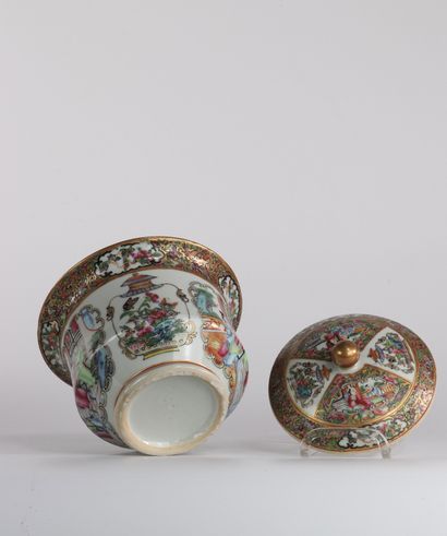 Service en porcelaine de chine Canton 19ème
Région:...