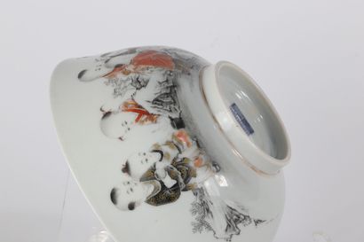 Bol en porcelaine de chine décor d'enfants...