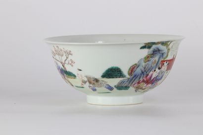 Bol en porcelaine de chine à décor d'enfants...