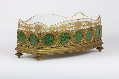 Sèvres jardinière en porcelaine monture en...