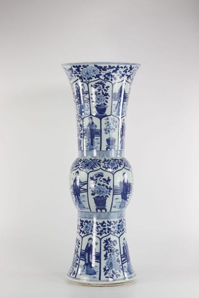 Chine imposant vase blanc bleu à décor de...