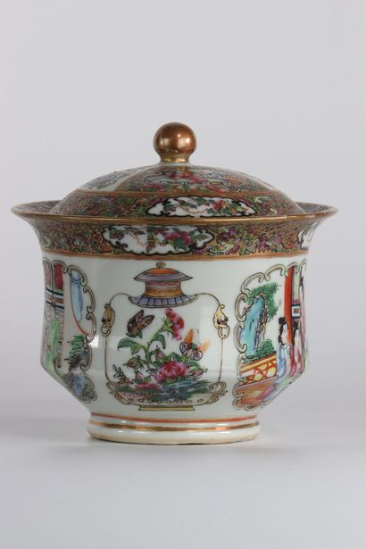 Service en porcelaine de chine Canton 19ème
Région:...