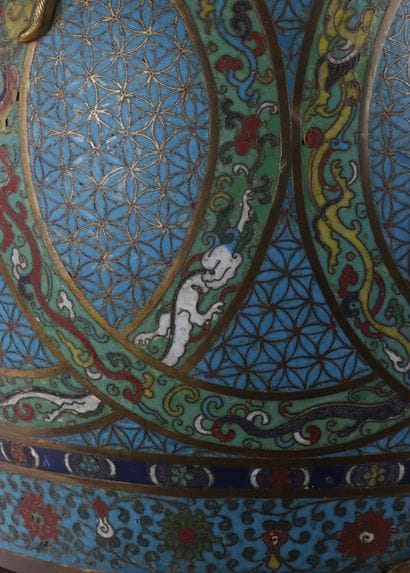 Chine Imposant vase couvert en bronze cloisonné...