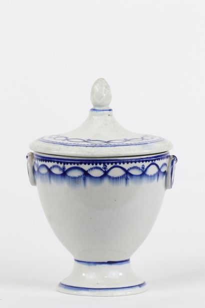 Tournai porcelaine sucrier à décor de guirlande...