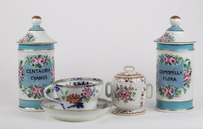 Lot de porcelaines paire de pots à pharmacie...