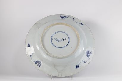 Grand plat chine époque Kangxi blanc bleu...