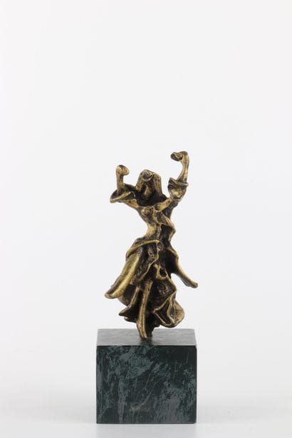 Salvador Dali Carmen. Bronze à patine doré...