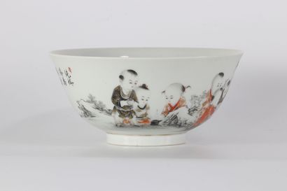 Bol en porcelaine de chine décor d'enfants...