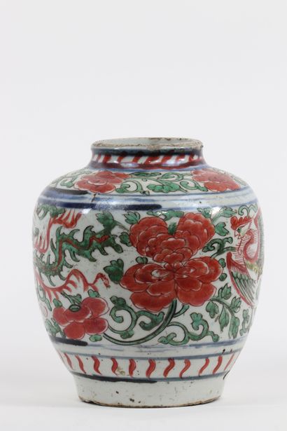 Chine, XVIIe, potiche en porcelaine à décor...