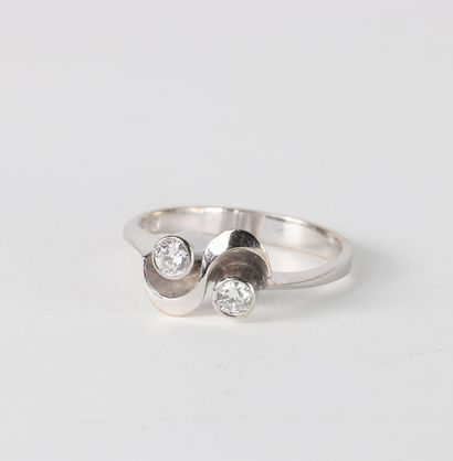 Bague en or blanc(18k) et 2 diamants pour...