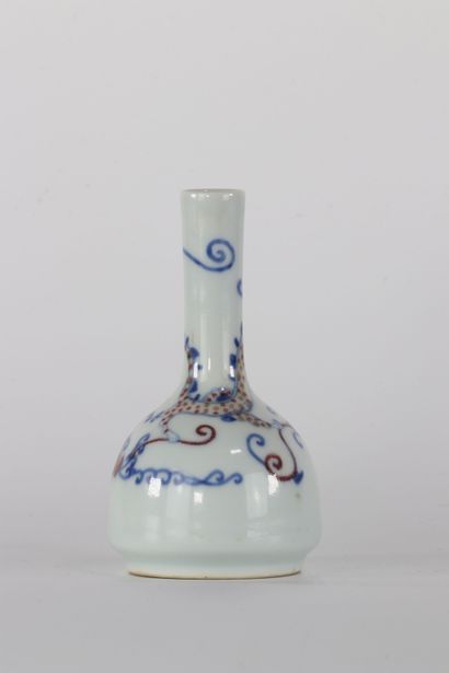 Vase porcelaine de chine décor de dragon...