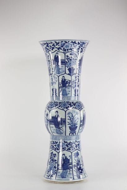 Chine imposant vase blanc bleu à décor de...