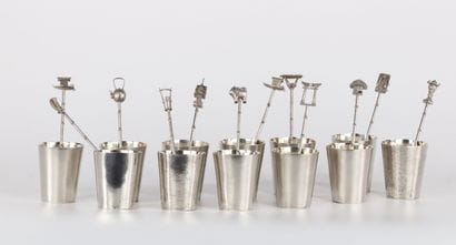 CHINE, Lot de 12 timbales/gobelets et cuillères...