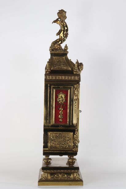 Imposante pendule et son socle en bronze...