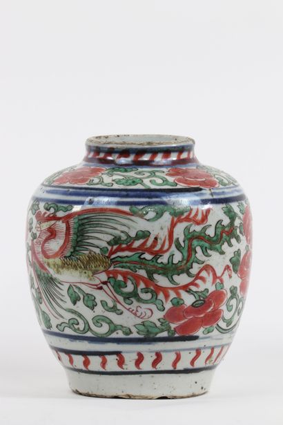 Chine, XVIIe, potiche en porcelaine à décor...