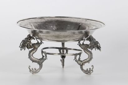 Coupe sur pied en argent chine à décor de...