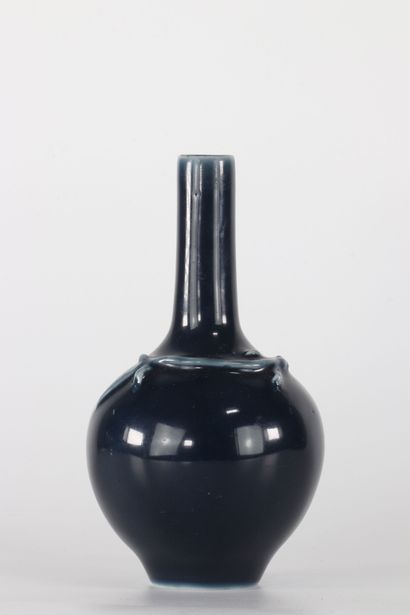 Vase en porcelaine de chine décor d'un dragon
Région:...