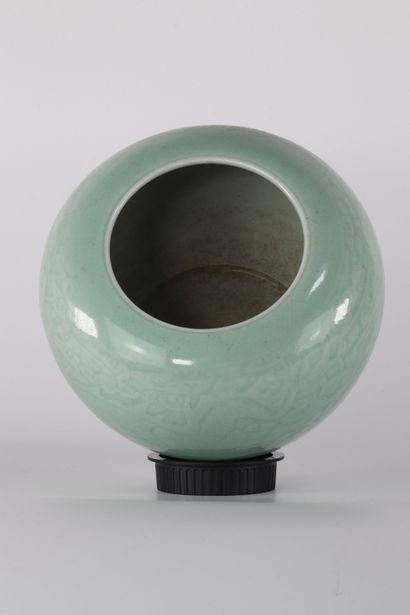 Rince pinceau céladon à décor de dragons...