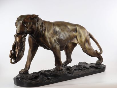 Antonio AMORGASTI (1880-1942) Lionne et lionceau
Dimensions:...