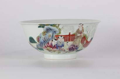 Bol en porcelaine de chine à décor d'enfants...