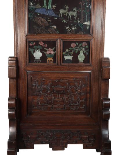 Chine écran en bois sculpté avec incrustations...