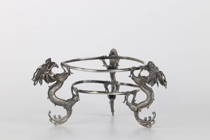 Coupe sur pied en argent chine à décor de...