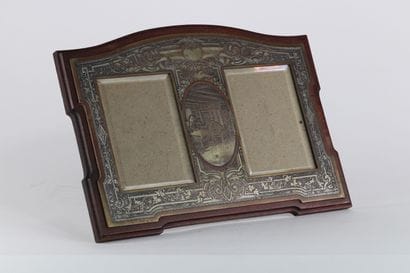 Grand cadre porte-photos, bronze argenté,...