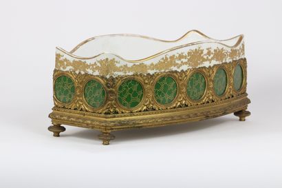 Sèvres jardinière en porcelaine monture en...