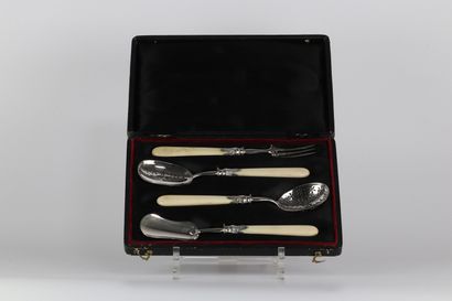 Coffret de couverts en argent orfèvre Jean...