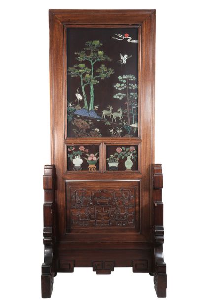 Chine écran en bois sculpté avec incrustations...