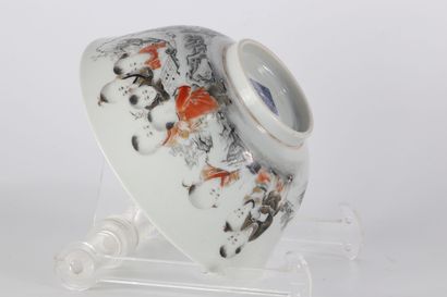 Bol en porcelaine de chine décor d'enfants...