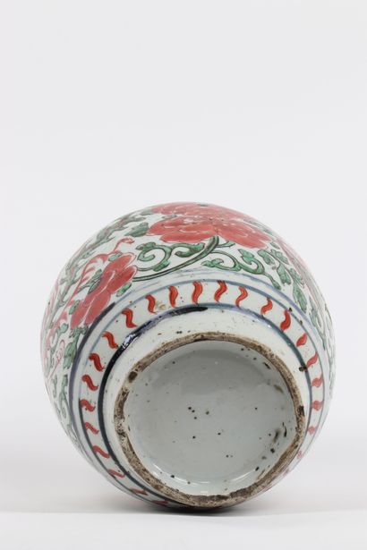 Chine, XVIIe, potiche en porcelaine à décor...