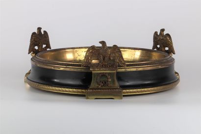 Milieu de table empire en bronze doré surmonté...